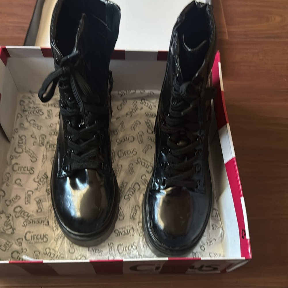 Boots - Picture 3 of 4